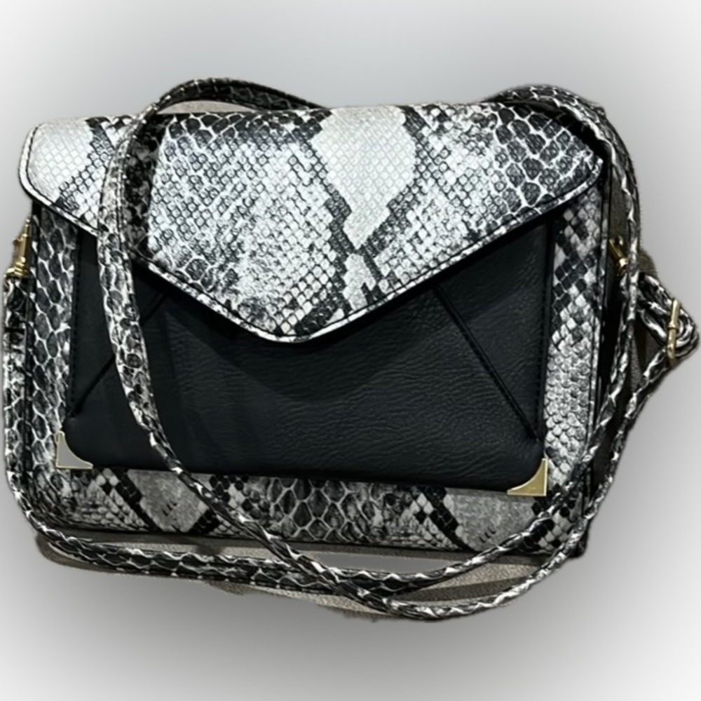 EUC Apt. 9 Crossbody